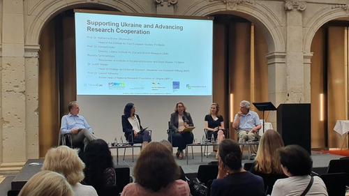 Panel discussion with Prof. Dr. Katharina Bluhm, Prof. Dr. Heribert Hofer, Rozaliia Tarnovetckaia, Dr. Judith Wellen, and Prof. Dr. Leonid Yatsenko