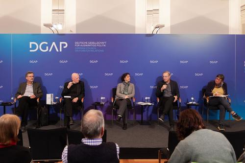 Panellists of the book launch at the German Council on Foreign Relations (DGAP). From left to the right: Thomas Risse, Ralf Fücks, Rachel Tausendfreund, Chris Spear and Tanja A. Börzel.