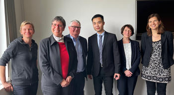 Lunting Wu zusammen mit Genia Kostka, Tanja A. Börzel, Andrew Hurrell, Marianne Braig und Julia Langbein